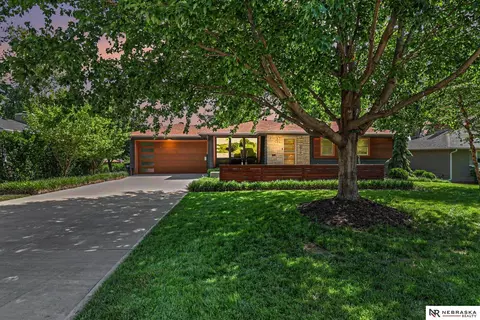 10416 Oak St, Omaha, NE 68124