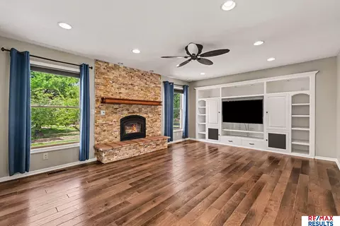 Living - 604 2nd St, Waterloo, NE 68069 photo 2 of 5