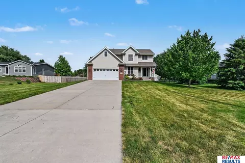 Exterior - 604 2nd St, Waterloo, NE 68069 photo 4 of 8