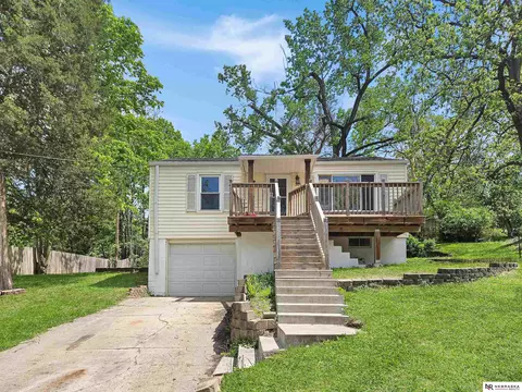 305 Kohl Rd, Bellevue, NE 68005