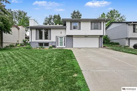 9406 Maplewood Blvd, Omaha, NE 68134
