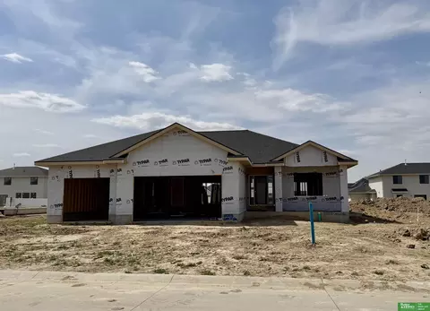 12358 Lake Vista Dr, Papillion, NE 68046
