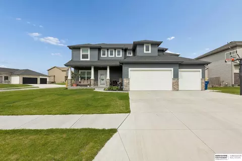 7806 S 199th St, Gretna, NE 68028