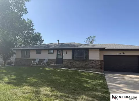 1207 Starview Ln, Lincoln, NE 68512