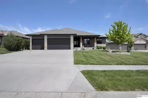 21318 Castlerock Ln, Gretna, NE 68028
