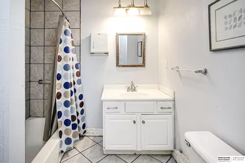 Bath - 2616 Edwards St, Bellevue, NE 68005 photo 1 of 4