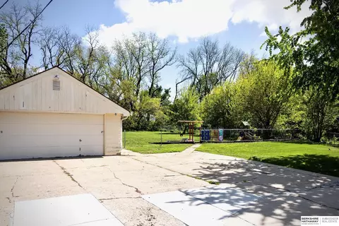 Exterior - 2616 Edwards St, Bellevue, NE 68005 photo 5 of 11