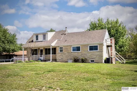 Exterior - 2616 Edwards St, Bellevue, NE 68005 photo 4 of 11