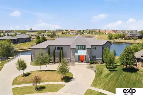 7711 S 96 Bay Bay, Lincoln, NE 68526