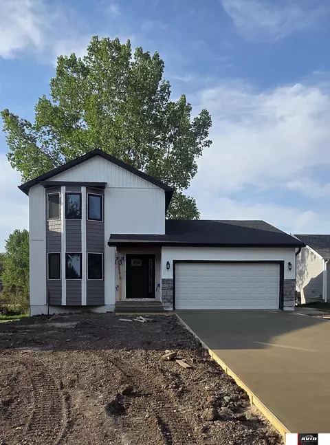 122 W 1st St, Valparaiso, NE 68065
