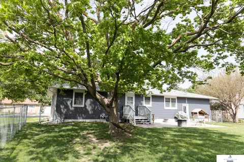 Exterior - 625 2nd St, Hampton, NE 68843 photo 5 of 11