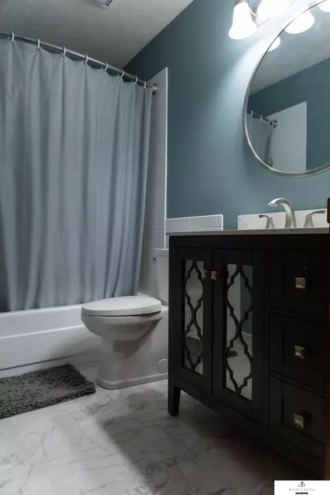 Bath - 625 2nd St, Hampton, NE 68843 photo 1 of 6
