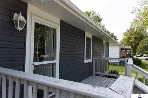 Exterior - 625 2nd St, Hampton, NE 68843 photo 2 of 11
