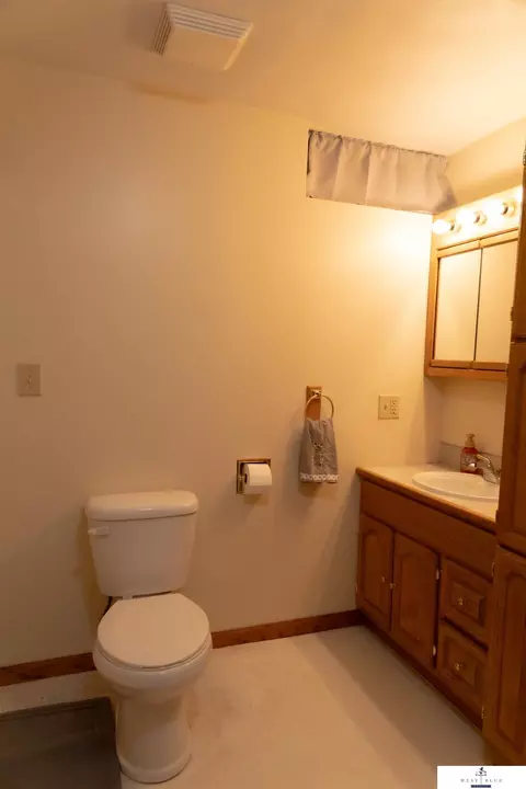 Bath - 625 2nd St, Hampton, NE 68843 photo 4 of 6
