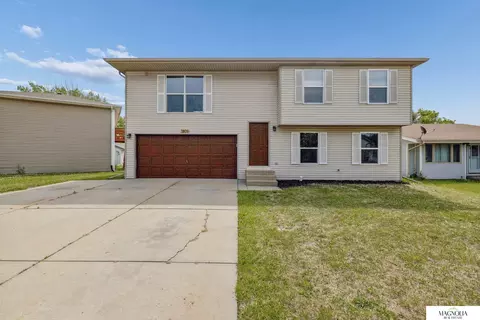 1809 Hartley St, Lincoln, NE 68521