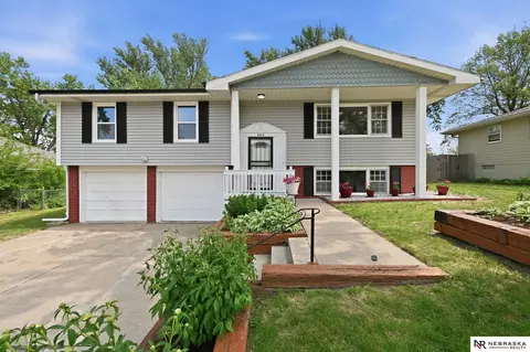 4417 N 94 St, Omaha, NE 68134