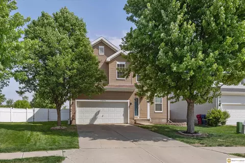 15084 Mormon Cir, Bennington, NE 68007