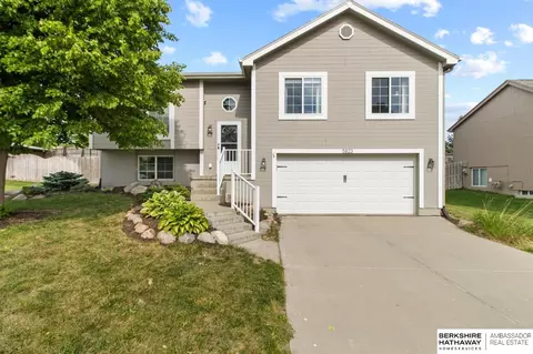 5823 S 190th Ter, Omaha, NE 68135