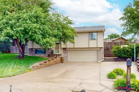 7901 Laurel Ct, La Vista, NE 68128