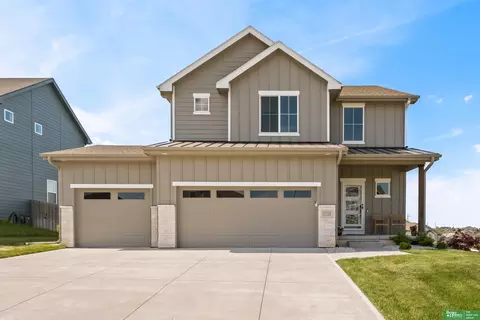 12220 S 111th Ave, Papillion, NE 68046