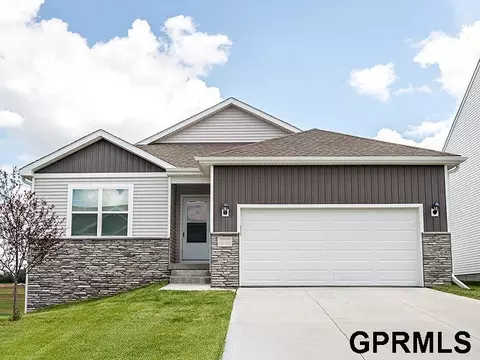 5524 Fenwick St, Bellevue, NE 68133
