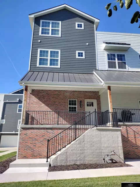 1923 Dahlman Rows Plz, Omaha, NE 68108