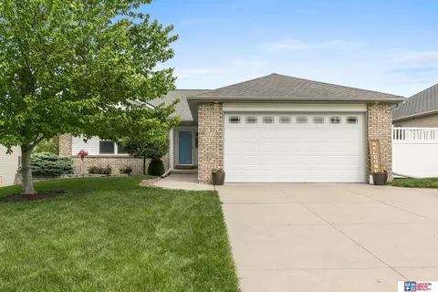8020 Upton Grey Ln, Lincoln, NE 68516