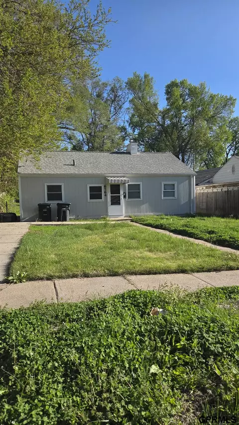 6764 Charles St, Omaha, NE 68132