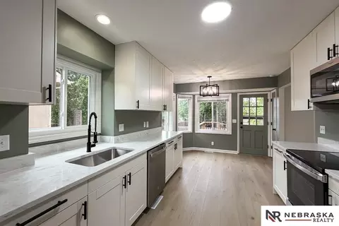 15208 Pasadena Ave, Omaha, NE 68144