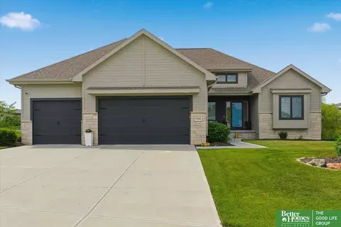 10360 S 103 St, Papillion, NE 68046