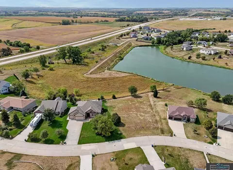 729 Linden Dr, Palmyra, NE 68418