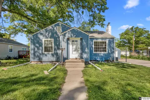 1015 N 13th St, Beatrice, NE 68310