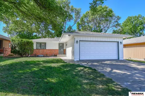 5511 Glade St, Lincoln, NE 68506