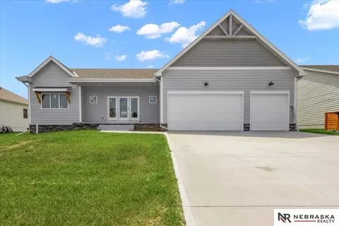 808 Grandview Dr, Louisville, NE 68037