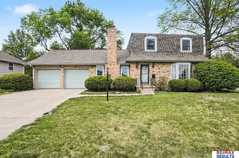 808 Hogan Dr, Papillion, NE 68046