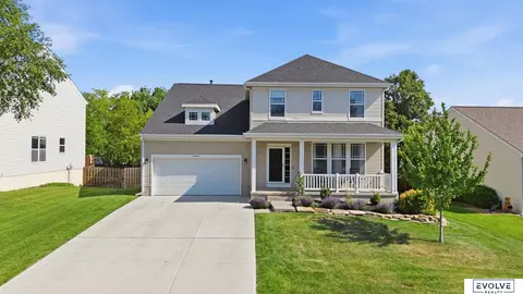 19814 Sycamore Dr, Gretna, NE 68028