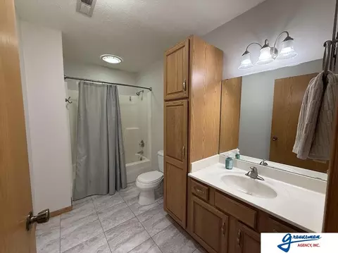 Bath - 440 9th St, Unadilla, NE 68454 photo 1 of 2