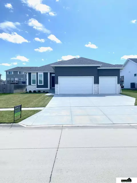 765 W Panorama Rd, Lincoln, NE 68523