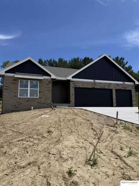 2206 Citta Cir, Bellevue, NE 68147