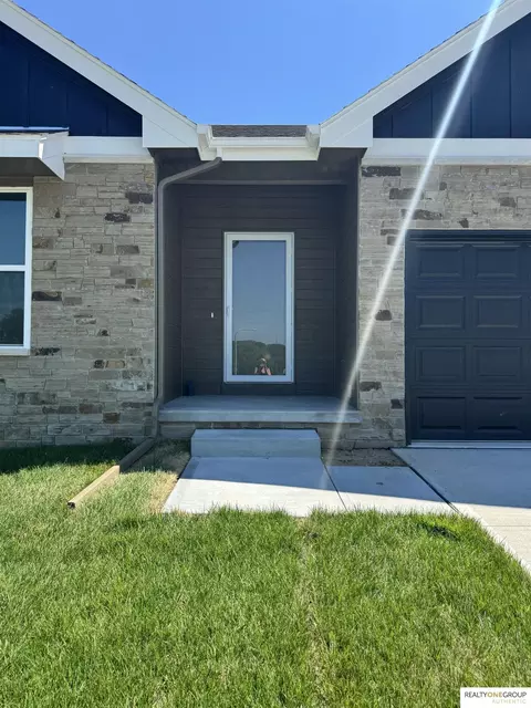 2206 Citta Cir, Bellevue, NE 68147