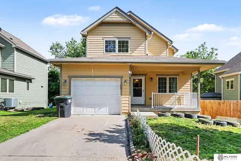 4221 Lake St, Omaha, NE 68122
