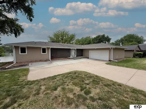 460 Lakehurst Dr, Waterloo, NE 68069