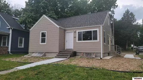 3027 S 48th St, Lincoln, NE 68506