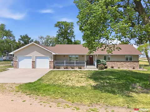 2371 N Rd, Dwight, NE 68635