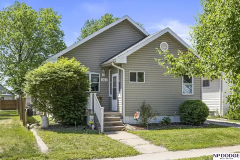 911 W Military Ave, Fremont, NE 68025