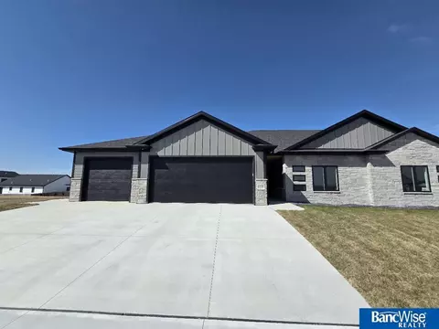 9409 Delano Dr, Lincoln, NE 68516