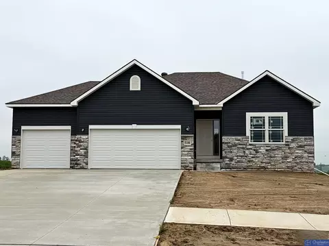 5106 Kestrel Pkwy, Elkhorn, NE 68022