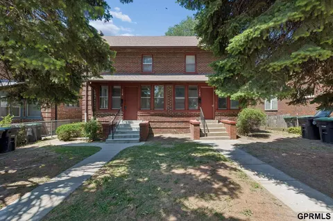 118-120 N 38 St N, Omaha, NE 68131