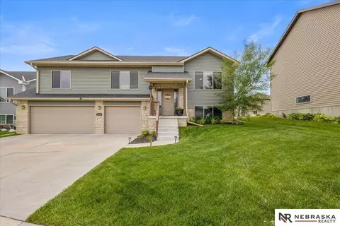 6510 Grays Peak Dr, Lincoln, NE 68521