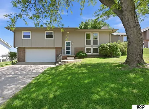 5819 N 127th Avenue Cir, Omaha, NE 68164